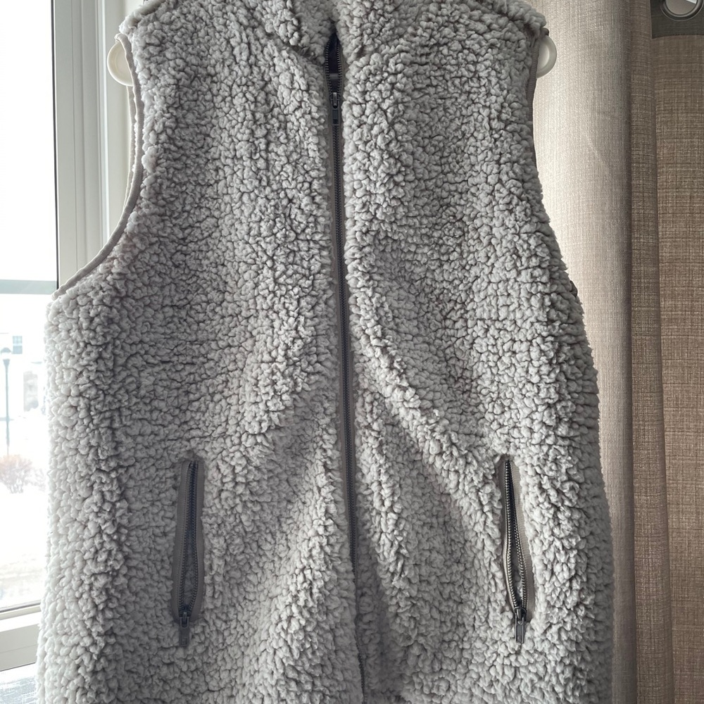 Dry Good Fleece Zip Up Vest